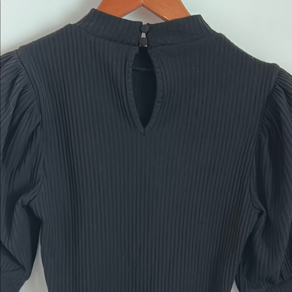 Clearance 🎈 Forever 21 Black Puff Sleeve Ribbed Blouse - Picture 5 of 7